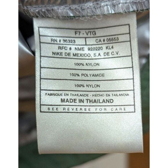 VTG Nike Center Logo Cagoule Windbreaker Jacket Sage Green & Silver Men's XL - Picture 8 of 8